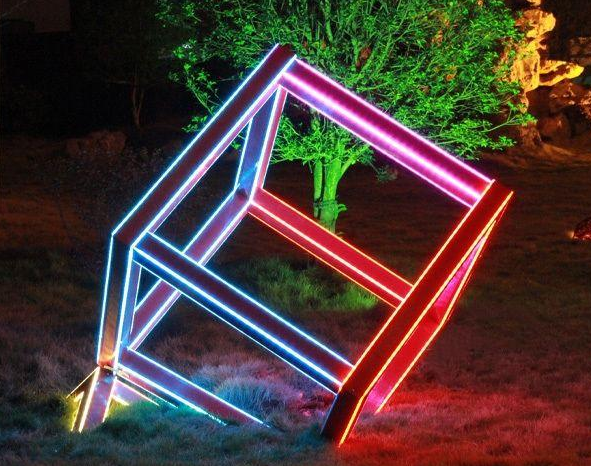 藝術家如何結合城市環境進行雕塑創作?