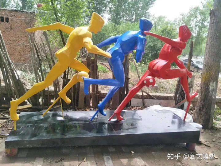 雕塑材料對作品效果有何影響?